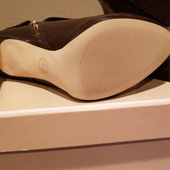 Booties - Picture 4 of 4